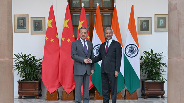 चीन, भारत ने द्विपक्षीय संबंधों में गति बनाए रखने की प्रतिज्ञा की चीन, भारत ने द्विपक्षीय संबंधों में गति बनाए रखने की प्रतिज्ञा की