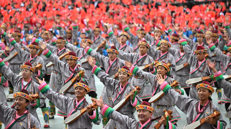 शी जिनपिंग का शिजांग दौरा एक आधुनिक, समृद्ध भविष्य की आशा लाता है शी जिनपिंग का शिजांग दौरा एक आधुनिक, समृद्ध भविष्य की आशा लाता है