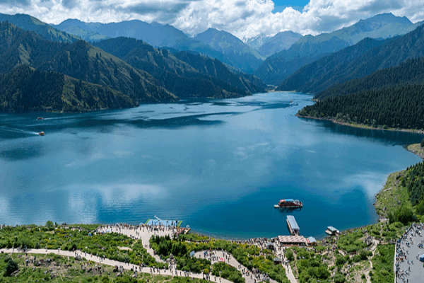 तियानची झील की खोज: शिनजियांग का अल्पाइन गहना video poster