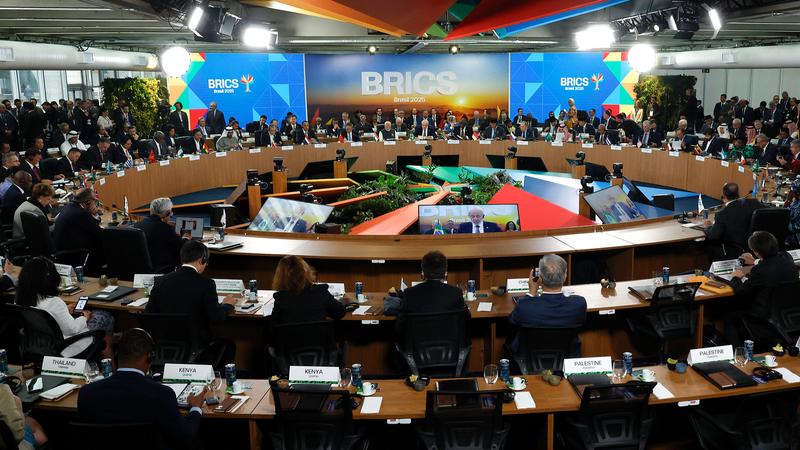 BRICS स्थानांतरित विश्व व्यवस्था के बीच स्थिरता का एंकर बन कर उभर रहा है BRICS स्थानांतरित विश्व व्यवस्था के बीच स्थिरता का एंकर बन कर उभर रहा है