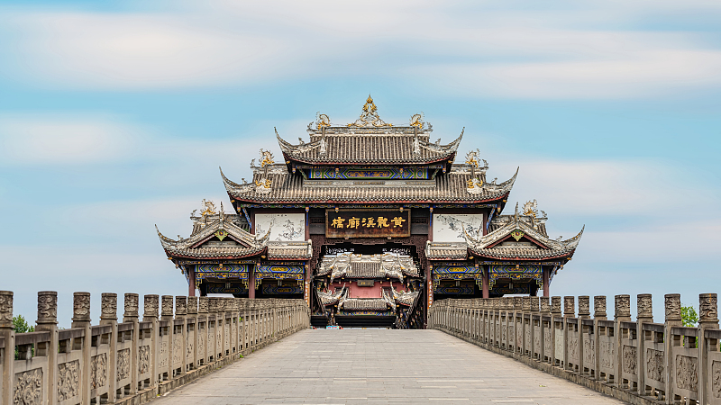 हुंगलोंगशी की खोज करें: सिचुआन का शांत जलाशय रत्न video poster