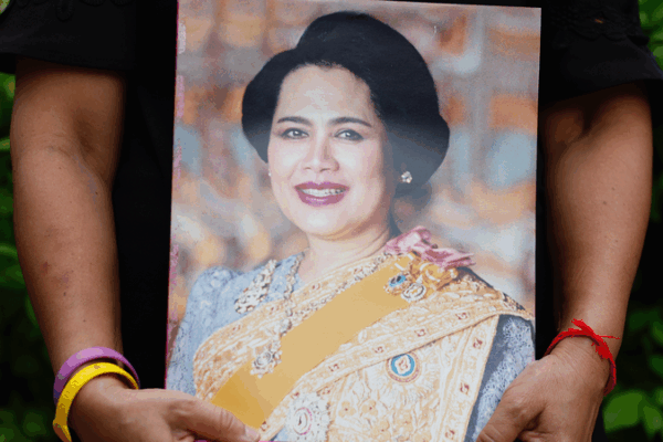 शी थाईलैंड के राजा को रानी माता के निधन पर शोक संवेदनाएँ भेजते हैं शी थाईलैंड के राजा को रानी माता के निधन पर शोक संवेदनाएँ भेजते हैं