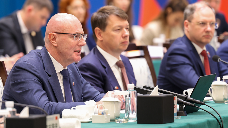 चीन और रूस ने झेजियांग बैठक में रणनीतिक संबंधों को बढ़ावा दिया