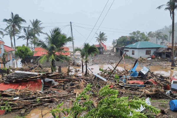सुपर टाइफून फंग-वोंग ने ऑरोरा, फिलीपींस में लैंडफॉल किया