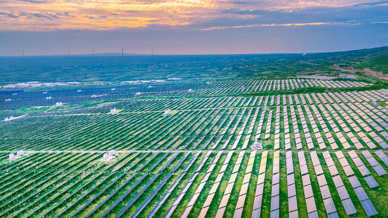 चीन आगे बढ़ता है जबकि अमेरिका 'धोखा' मिथकों में उलझा है