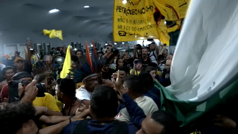 COP30 के पहले सप्ताह में विरोध प्रदर्शन और जलवायु कार्रवाई के लिए नए आह्वान video poster