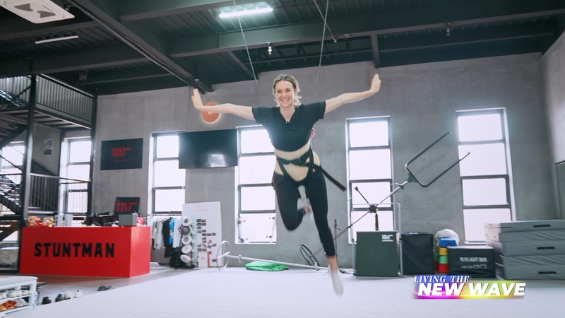 चीन की नई वेव सिनेमा में विदेशी चेहरे video poster