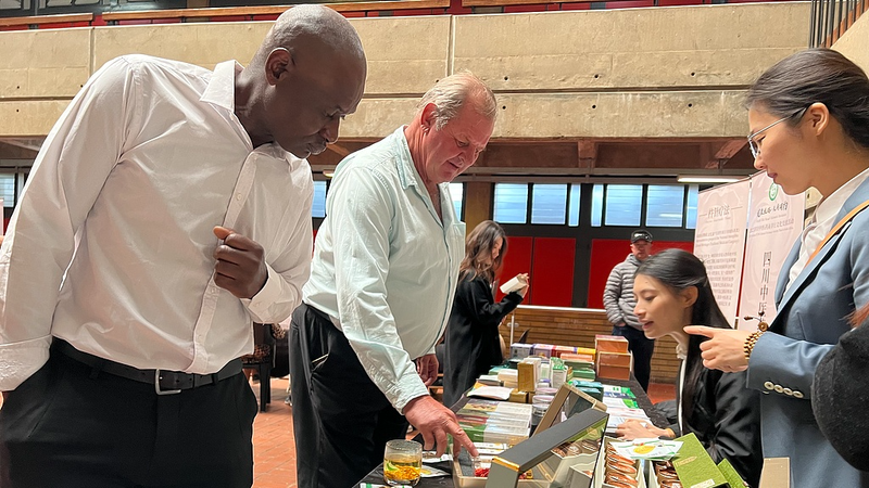 चीन और दक्षिण अफ्रीका स्वास्थ्य साझेदारी को गहरा करते हैं