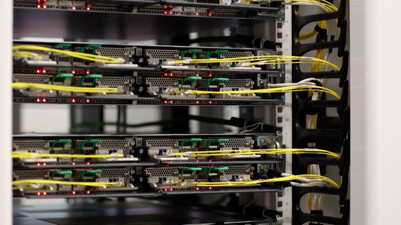 एआई डेटा केंद्र अमेरिका में बिजली बिलों को अधिक बढ़ा रहे हैं एआई डेटा केंद्र अमेरिका में बिजली बिलों को अधिक बढ़ा रहे हैं