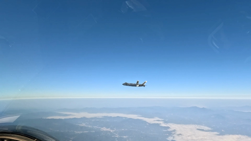 पीएलए ईस्टर्न थिएटर कमांड ने 'जस्टिस मिशन 2025' लाइव-फायर ड्रिल फुटेज साझा की video poster