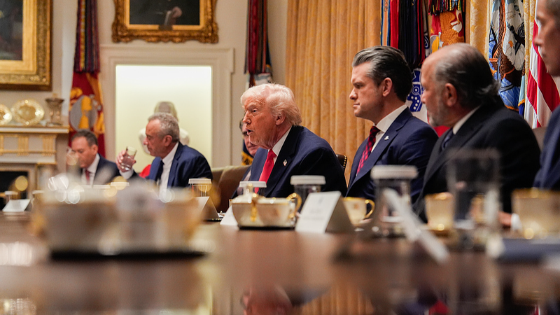 कोलंबिया ने ड्रग युद्ध तनाव के बीच अमेरिकी सैन्य धमकियों को ख़ारिज किया कोलंबिया ने ड्रग युद्ध तनाव के बीच अमेरिकी सैन्य धमकियों को ख़ारिज किया