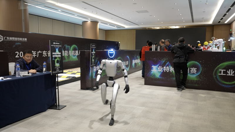 ग्वांगडोंग रोबोटिक्स फाइनल्स: 32 टीमें वास्तविक-जीवन परिदृश्यों को संबोधित करती हैं video poster