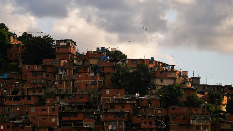 वेनिज़ुएला में अमेरिकी ऑपरेशन से 100 लोगों की मौत, मादुरो पकड़े गए video poster