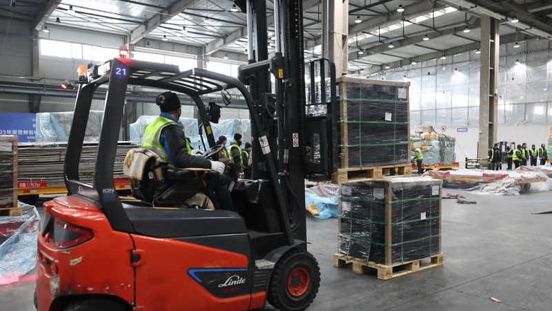 शिनजियांग की माल ढुलाई में उछाल चीन के विमानन विस्तार को बढ़ावा देता है video poster