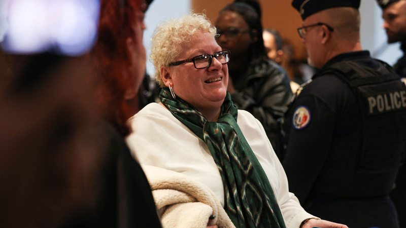 ब्रिजिट मैक्रों के साइबर-उत्पीड़न के लिए पेरिस कोर्ट ने 10 को निलंबित किया