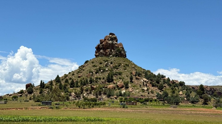 अफ्रीका में लेसोथो के भव्य माउंट किलोआने की तस्वीरें