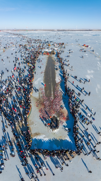 सोंगयुआन की चगन झील महोत्सव का उद्घाटन चौबीस घंटे बर्फ मछली पकड़ने के साथ video poster