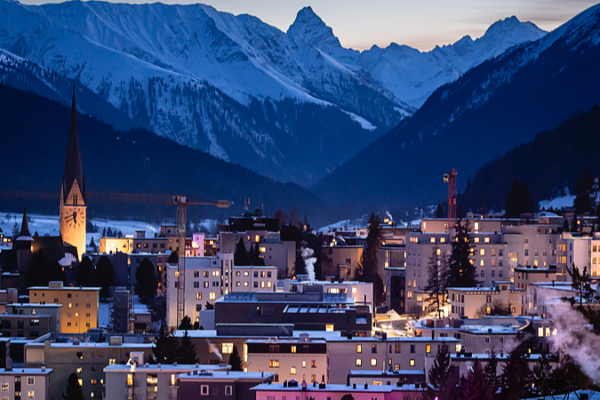 दावोस 2026: टुकड़ों में बंटी दुनिया में सहयोग पानी की तरह बहता है