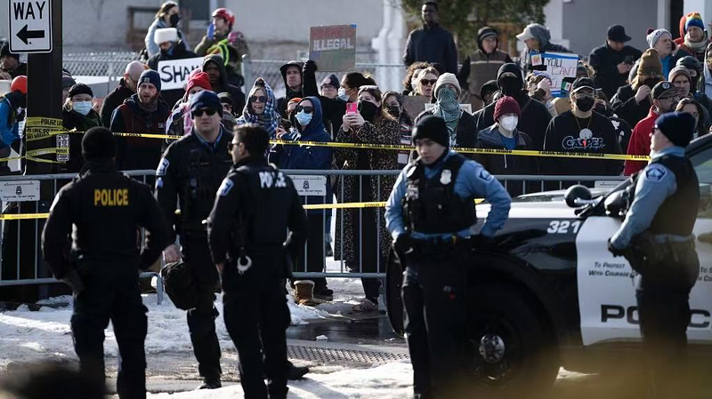 मिनियापोलिस शोर प्रदर्शन ऐतिहासिक आईसीई प्रवर्तन के बीच video poster