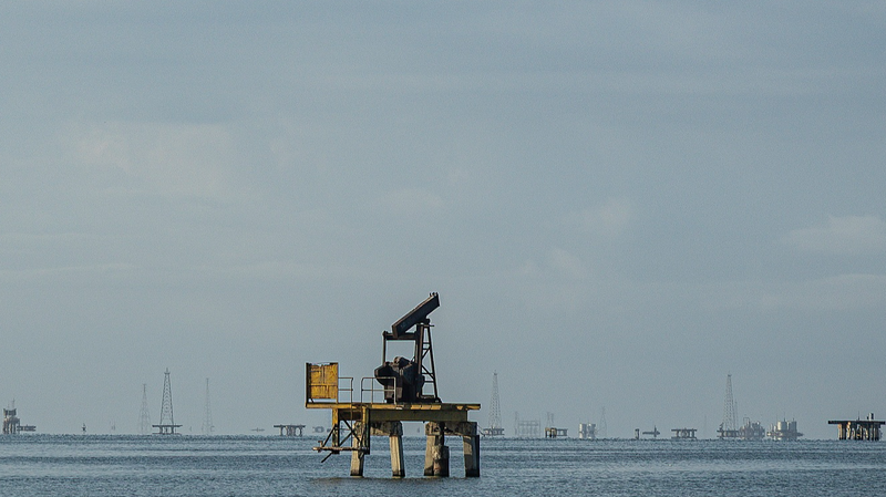 ट्रम्प कहते हैं वेनेजुएला 30-50 मिलियन बैरल प्रतिबंधित तेल सौंपेगा