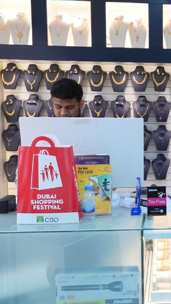 दुबई में सोने की कीमतें 2025 में 70% तक बढ़ीं, निवेशकों की नई मांग को आकर्षित किया video poster