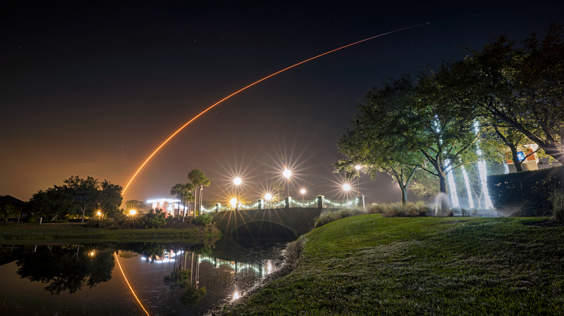 2026 में सुरक्षा के लिए 4,400 उपग्रहों की कक्षा को नीचे करेगा SpaceX का Starlink